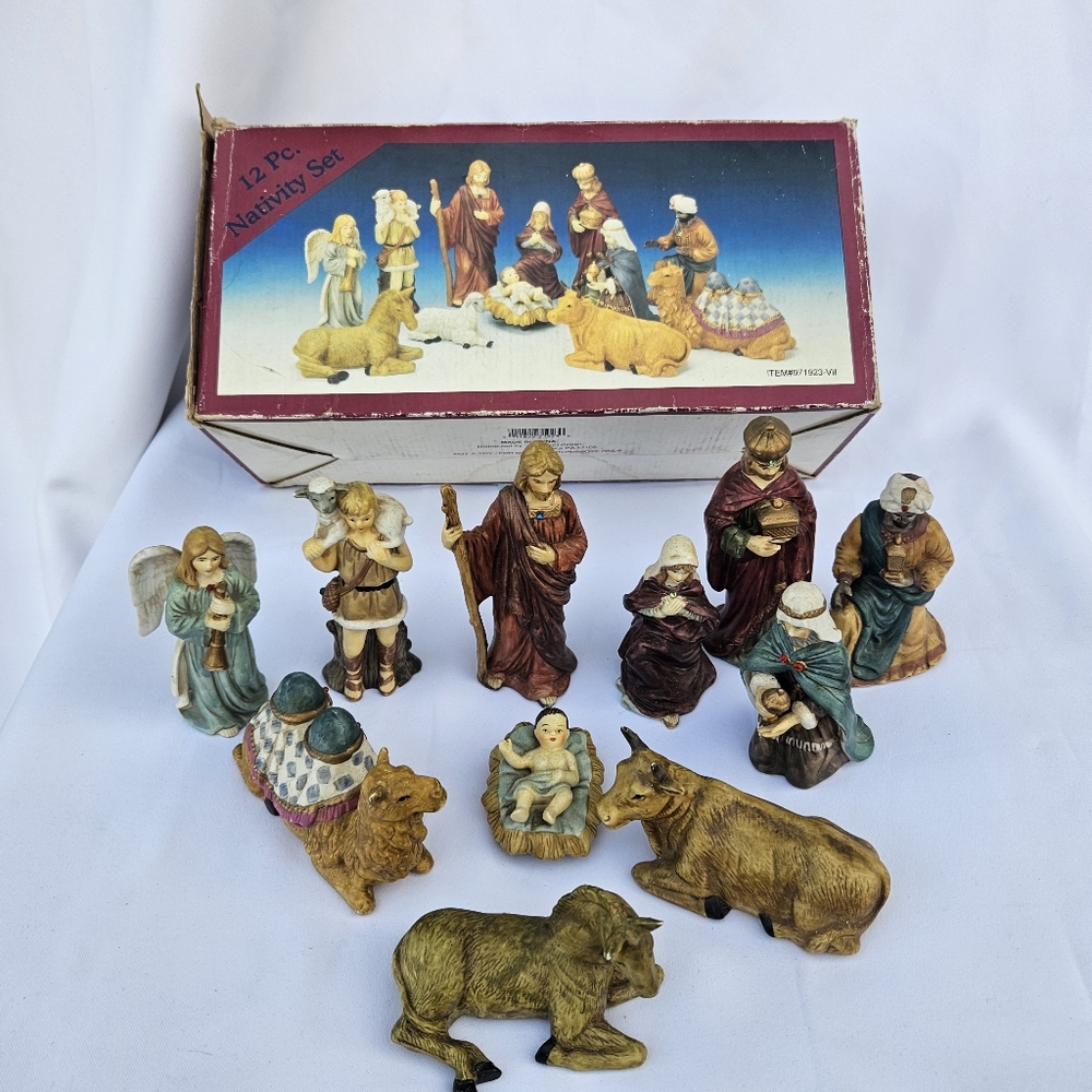 Hand Painted Porcelain 11 Piece Nativity Set Scene Traditional Christmas Decor
